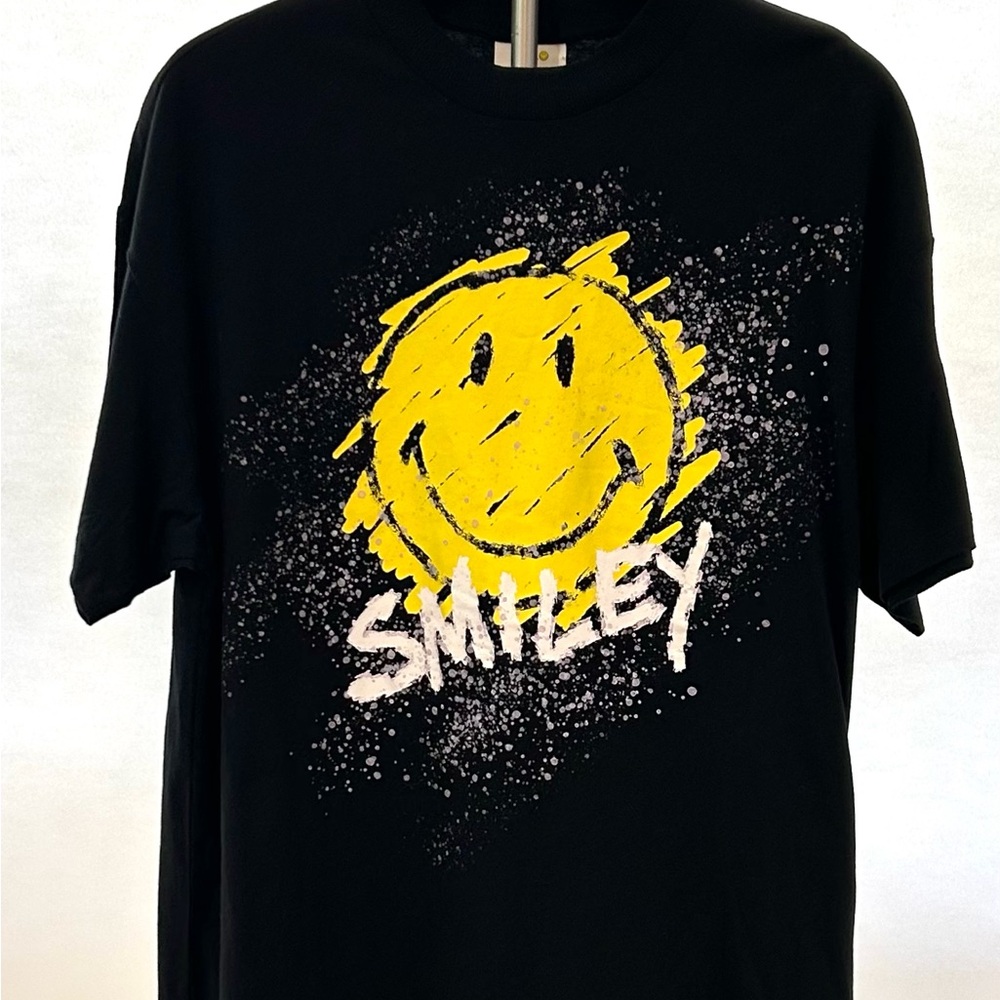 MLT001 H&M Men’s XS Black T-Shirt with Yellow Smiley Graphic